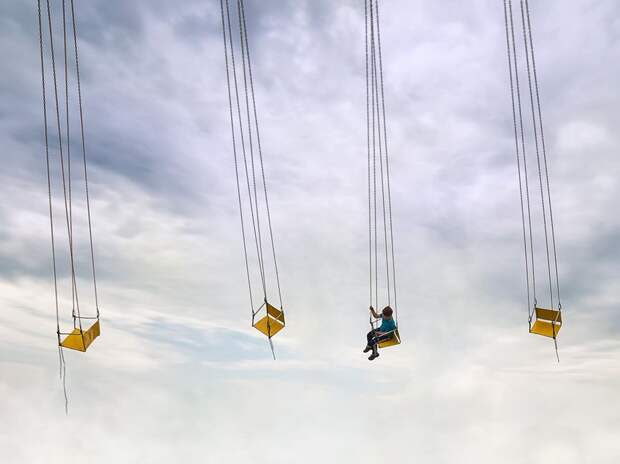 romania-fair-swings_95331_990x742