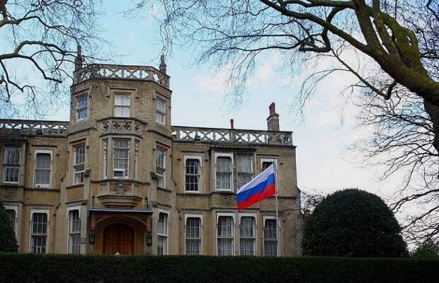 КРАСАВЦЫ! Посольство России в Великобритании жёстко подшутило над директором британской контрразведки MI5