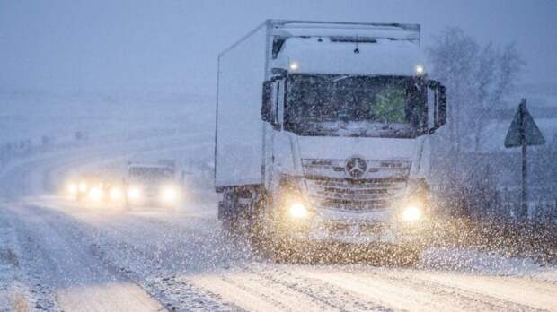 Крым в снегу: пробки на дорогах, но ЧС не зафиксировано