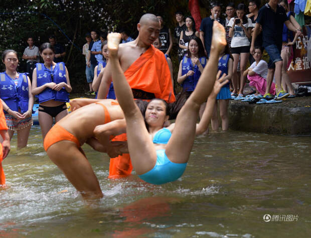 Красота и мастерство Шаолиня: Китайские спасатели в бикини Шаолинь, бикини, спасатели