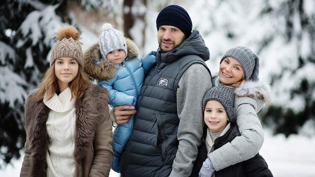 Случайно встретились в школе, не расставались с 11 класса, воспитывают троих детей. История чемпиона мира Свитова