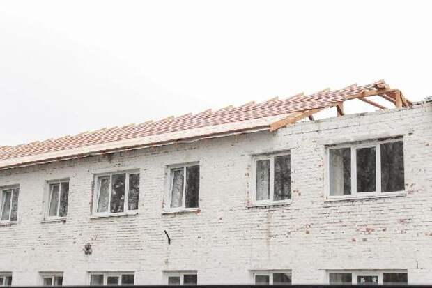 В Беломестной Двойне проверили ход ремонта школьной кровли после февральской аварии