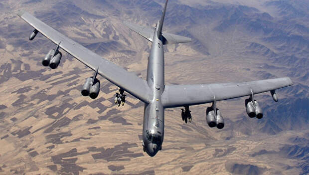 Американский многофункциональный стратегический бомбардировщик-ракетоносец B-52H. Архивное фото