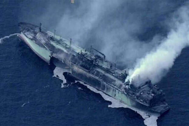 Минтранс: экипаж атакованного украинскими БЭК газовоза «Арктик Метагаз» спасен