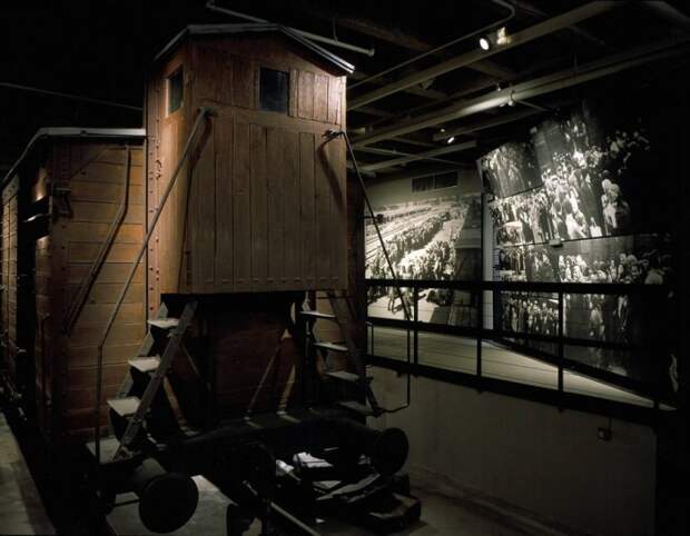 Железнодорожный вагон на выставке Мемориального музея Холокоста. 