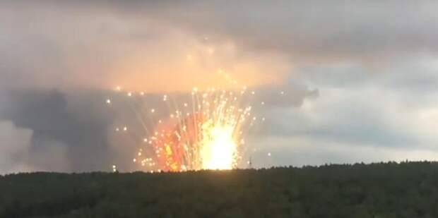 Взрыв боеприпасов в воинской части в Красноярском крае попал на видео