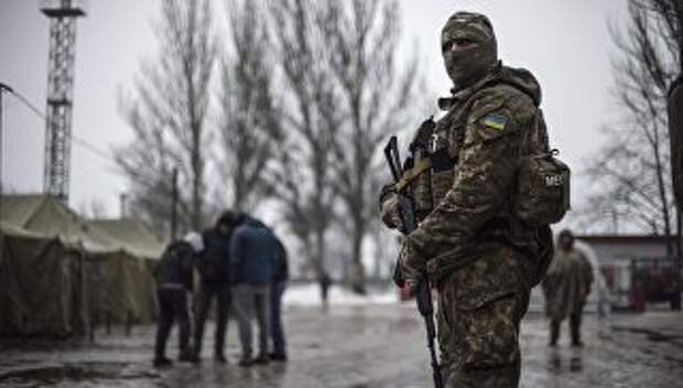 Солдаты ВСУ в Авдеевке, Украина. Архивное фото Солдаты ВСУ в Авдеевке, Украина. Архивное фото