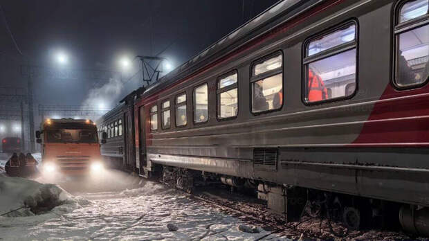 Вагон электрички сошел с рельсов в Новосибирске