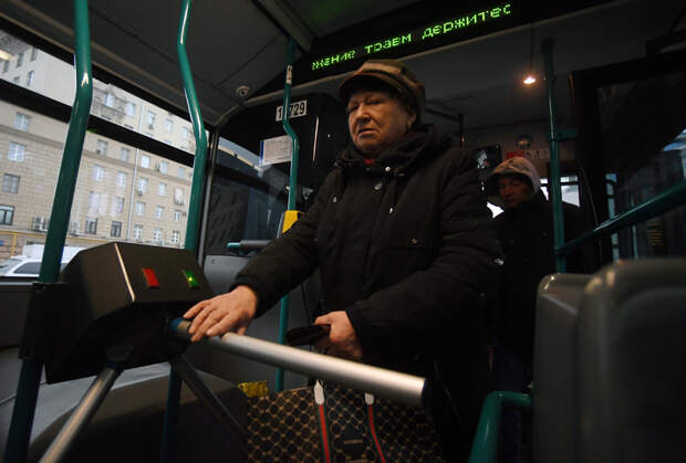 В Москве отключили турникеты в больших автобусах