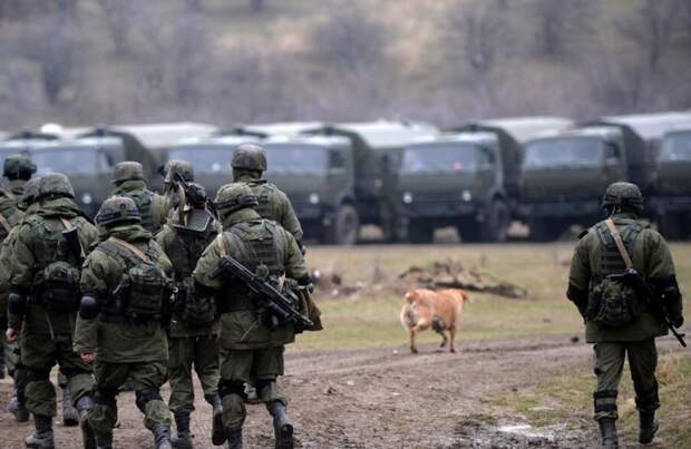 Украина и Россия стягивают войска к непризнанным республикам: диванный расклад