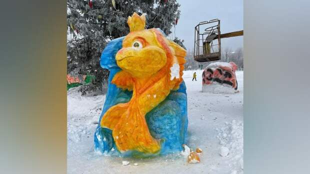 Вандалы разломали снежные фигуры в Кузбассе