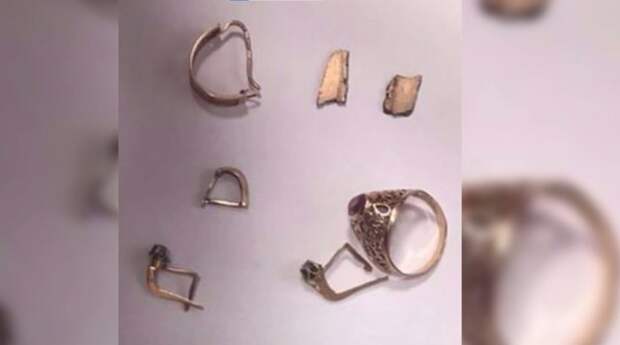 В Бобруйске мужчина украл украшения стоимостью 12 тыс. бел. руб. из шкатулки матери.