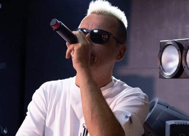 Захлопнул дверь: солист «Отпетых мошенников» раздавлен смертью жены