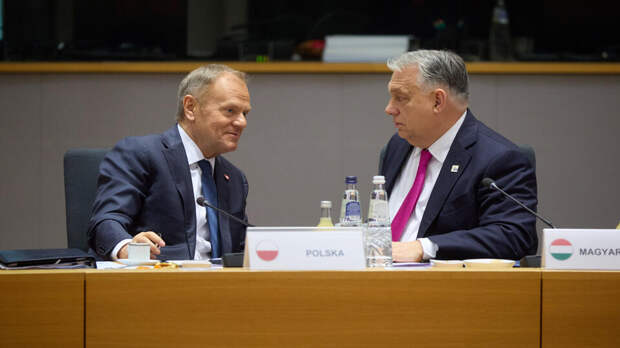 Орбан и Туск поссорились в социальных сетях из-за Украины