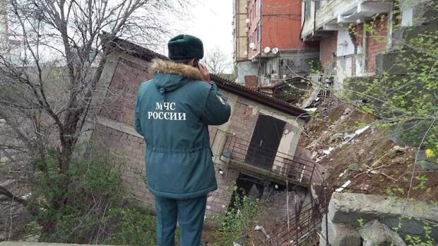 Эксперты назвали причины обрушения дома в Махачкале