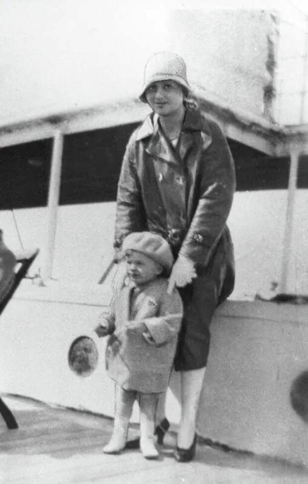 Элли Джонс с дочерью Элен-Патрисией.