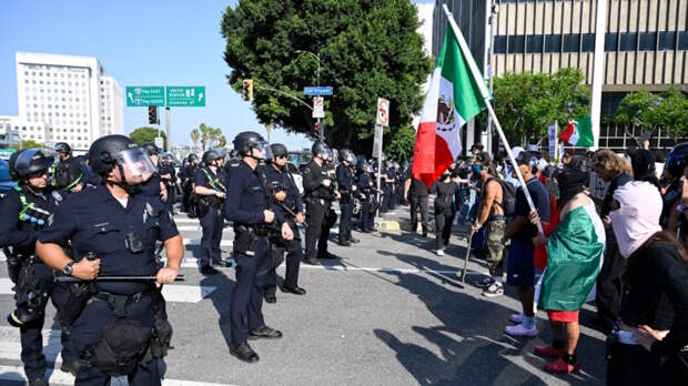 "Милитаризацию Лос-Анджелеса" оспорит в суде губернатор Калифорнии
