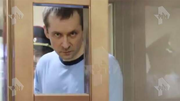 "Золотой полковник" Захарченко не сдержал эмоций после приговора к 13 годам колонии