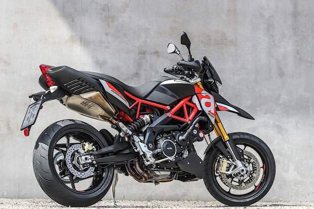 Новый мотоцикл Aprilia Dorsoduro 900 2018