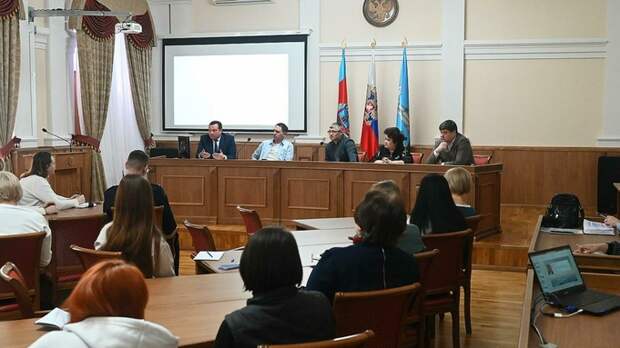 В Барнауле обсудили работу учреждений культуры по программе "Пушкинская карта"