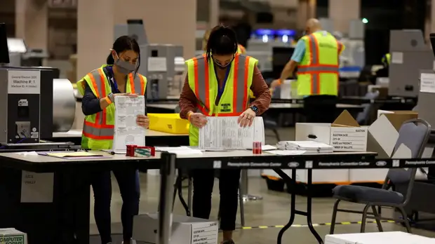 Первые участки закрываются на выборах в США