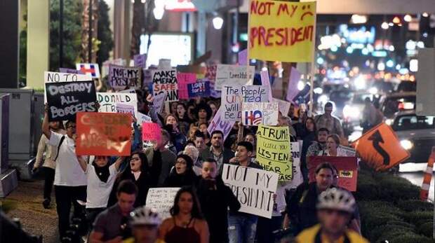 Протесты против Трампа разгорелись с новой силой. А смысл?