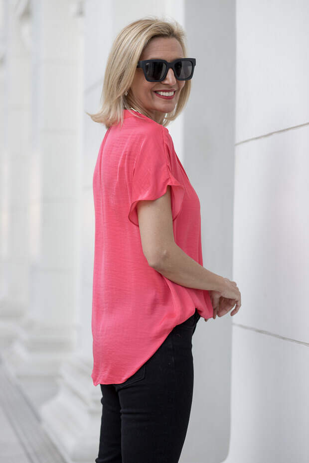 Womens Fashion All Black Outfit With A Pope Of Color 