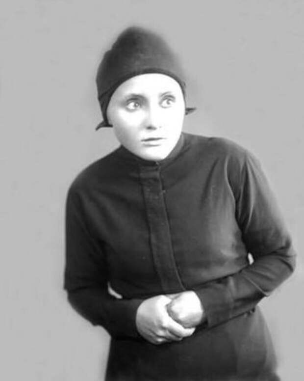 Анастасия Георгиевская в спектакле «Достигаев и другие». / Фото: www.mxat.ru