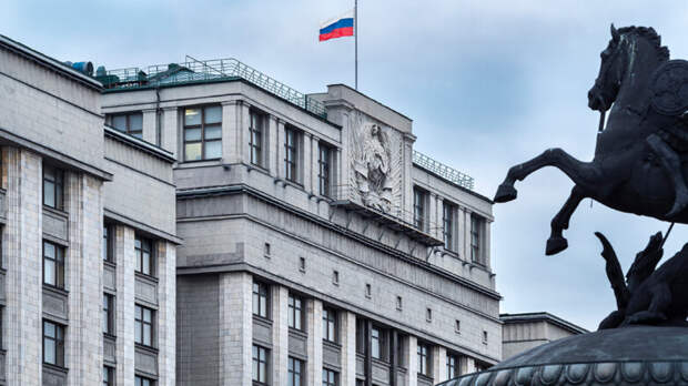 Вдовам бойцов СВО разрешат использовать машину мужа до вступления в наследство