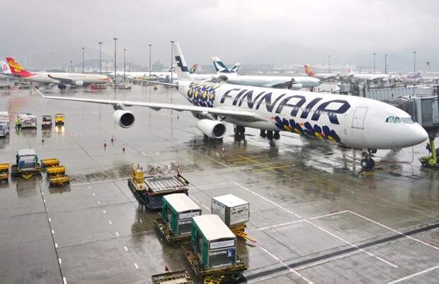 Пассажиров начинают взвешивать перед полетом Finnair, авиакомпания, аэропорт, вес, пассажир, полет, ручная кладь