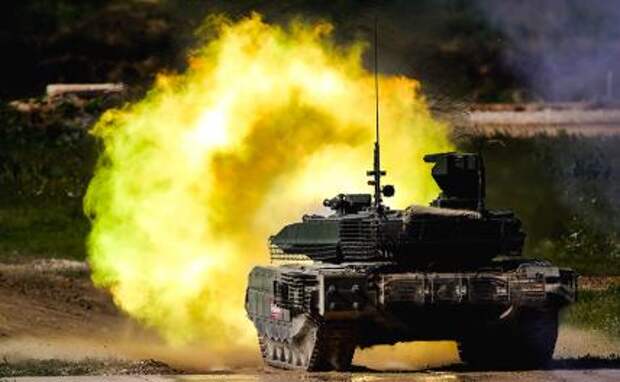 На фото: боевой танк Т-90М