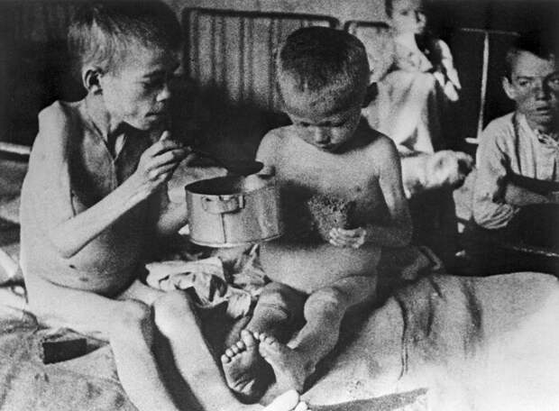 Во времена голода в Поволжье глину употребляли в пищу, чтобы выжить. /Фото: bigpicture.ru