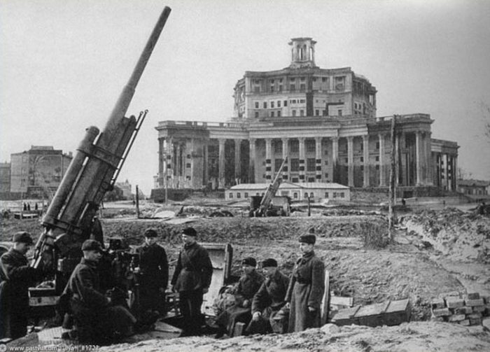 Как советские художники и архитекторы прятали Москву от фашистских бомбардировщиков