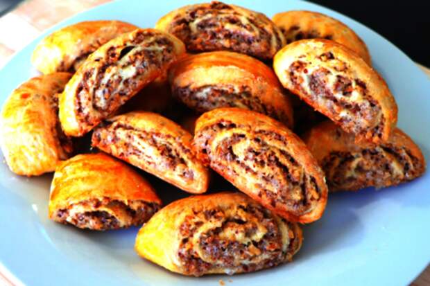 Фото к рецепту: Печенье на кефире с орехами