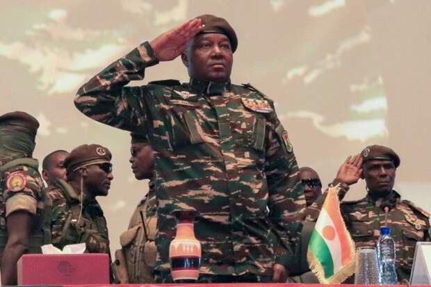 Президент Чиани: Макрон взял обязательство свергнуть власти Нигера