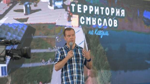 Медведев призвал российских законодателей ориентироваться на кодекс Наполеона Медведев призвал российских законодателей ориентироваться на кодекс Наполеона
