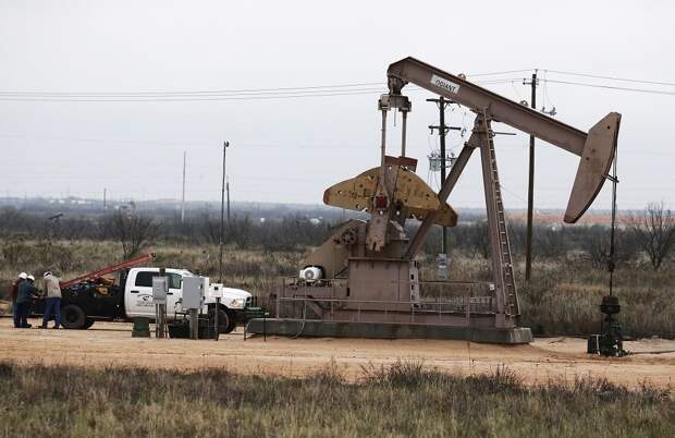 Рентабельность добычи американской сланцевой нефти увеличилась почти на 50 процентов. | Фото: LARRY W. SMITH/EPA/TASS