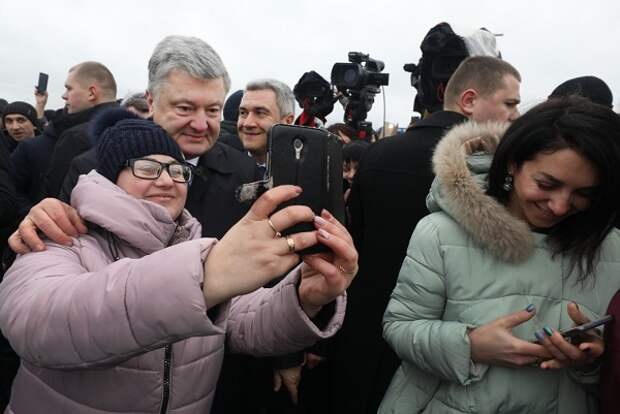 Жители Одессы благодарили Порошенко и плакали