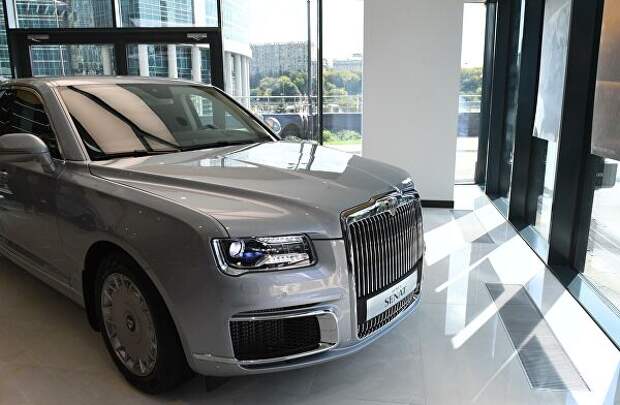 Автомобиль Aurus Senat в первом шоуруме по коммерческим продажам отечественных машин для первых лиц государства проекта Кортеж в деловом центре Москва-Сити Автомобиль Aurus Senat в первом шоуруме по коммерческим продажам отечественных машин для первых лиц государства проекта Кортеж в деловом центре Москва-Сити