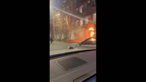 В Ереване неизвестный закидал коктейлями Молотова штаб-квартиру СНБ Армении.