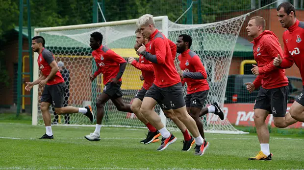 Футболисты «Локомотива» сдали отрицательные тесты на COVID-19 после матча с «Оренбургом»