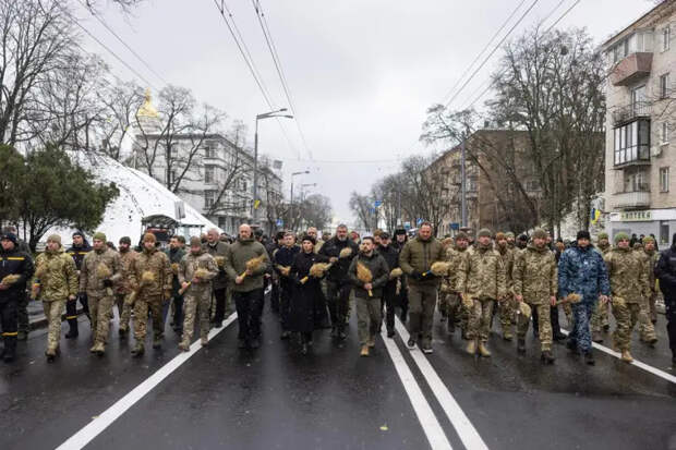 Готовят общественность к переговорам с РФ: украинские социологи утверждают, что большая часть опрошенных выступает за мир