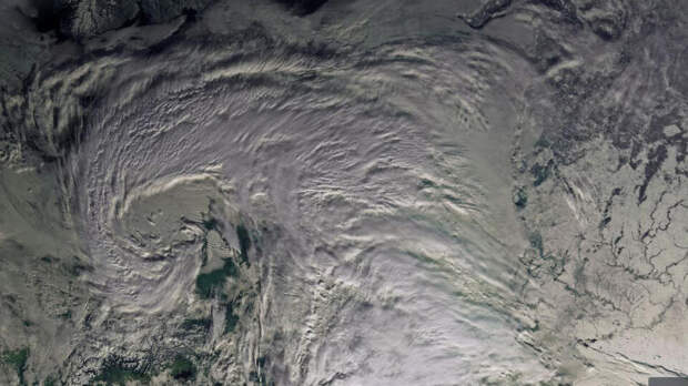 Роскосмос опубликовал снимок надвигающегося на Москву снежного циклона