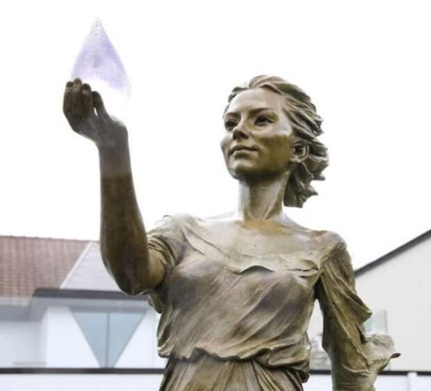 https://i1.wp.com/antipriunil.ru/wp-content/uploads/2017/09/realistic-female-sculptures-luo-li-rong-20-59c8a3f6beb2e__700.jpg?resize=625%2C567&ssl=1