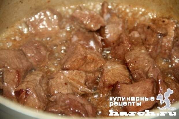 Гуляш с огурцами с подливкой