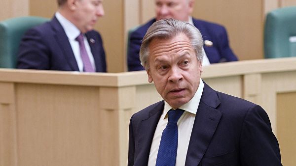 Председатель комиссии Совета Федерации РФ по информационной политике Алексей Пушков на заседании Совета Федерации РФ. 22 апреля 2019