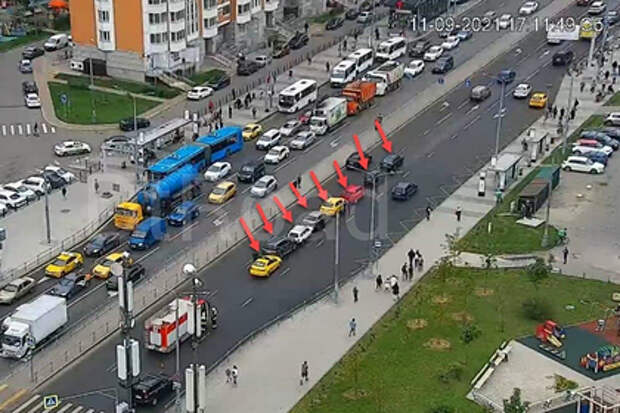 На Покровской улице в Москве столкнулись восемь автомобилей
