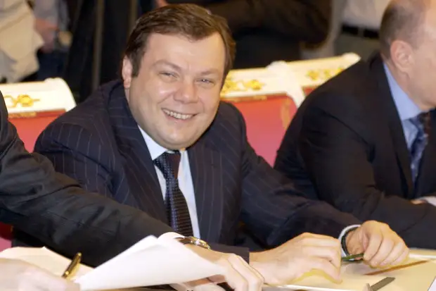 Россияне готовы скинуться на трусы обнищавшему после санкций олигарху Фридману