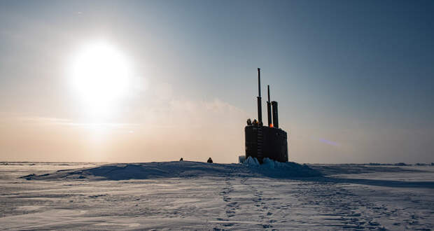 Американская подводная лодка всплыла в Арктике