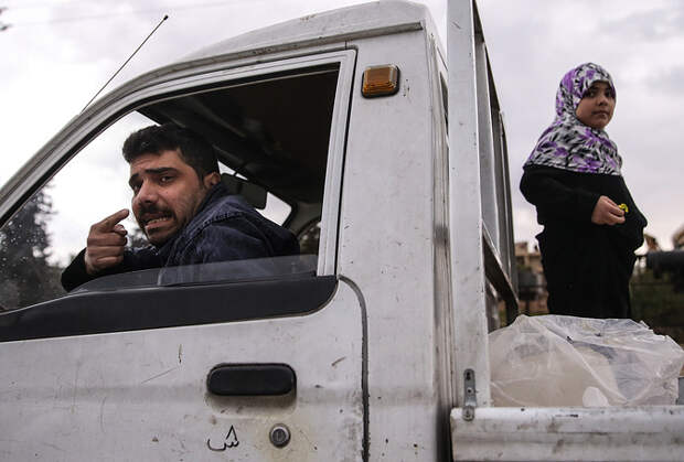 Водитель грузовика на одной из улиц города, Алеппо, 4 марта